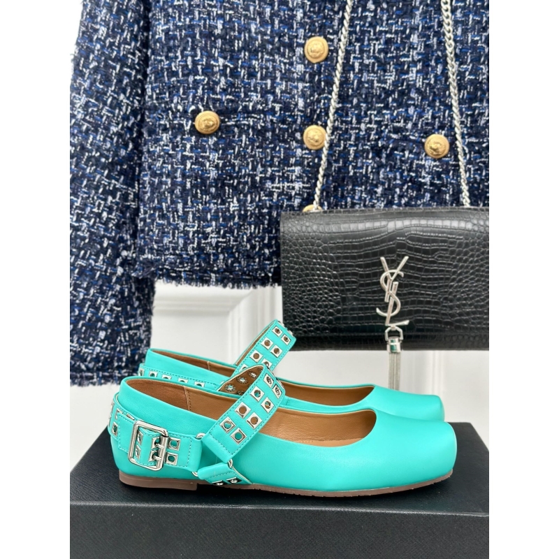 Other flat shoes